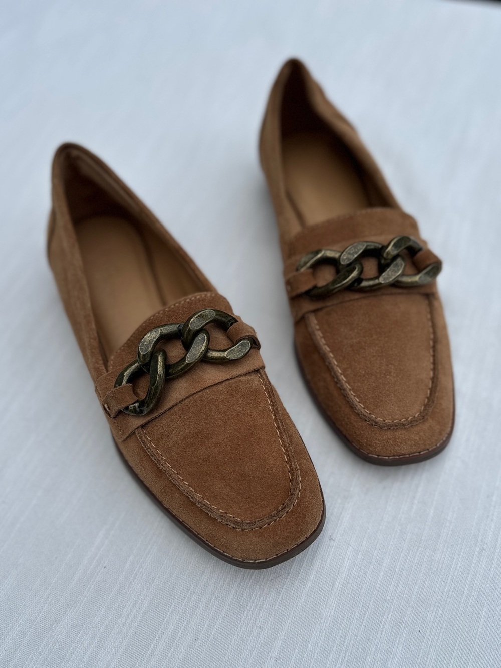 Crown Vintage Tan Suede Chain Link Accent Loafers | 7.5